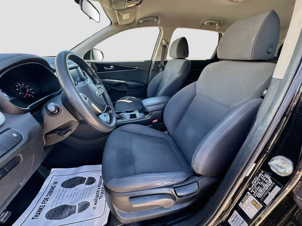 Used 2019 Black Kia L image 23