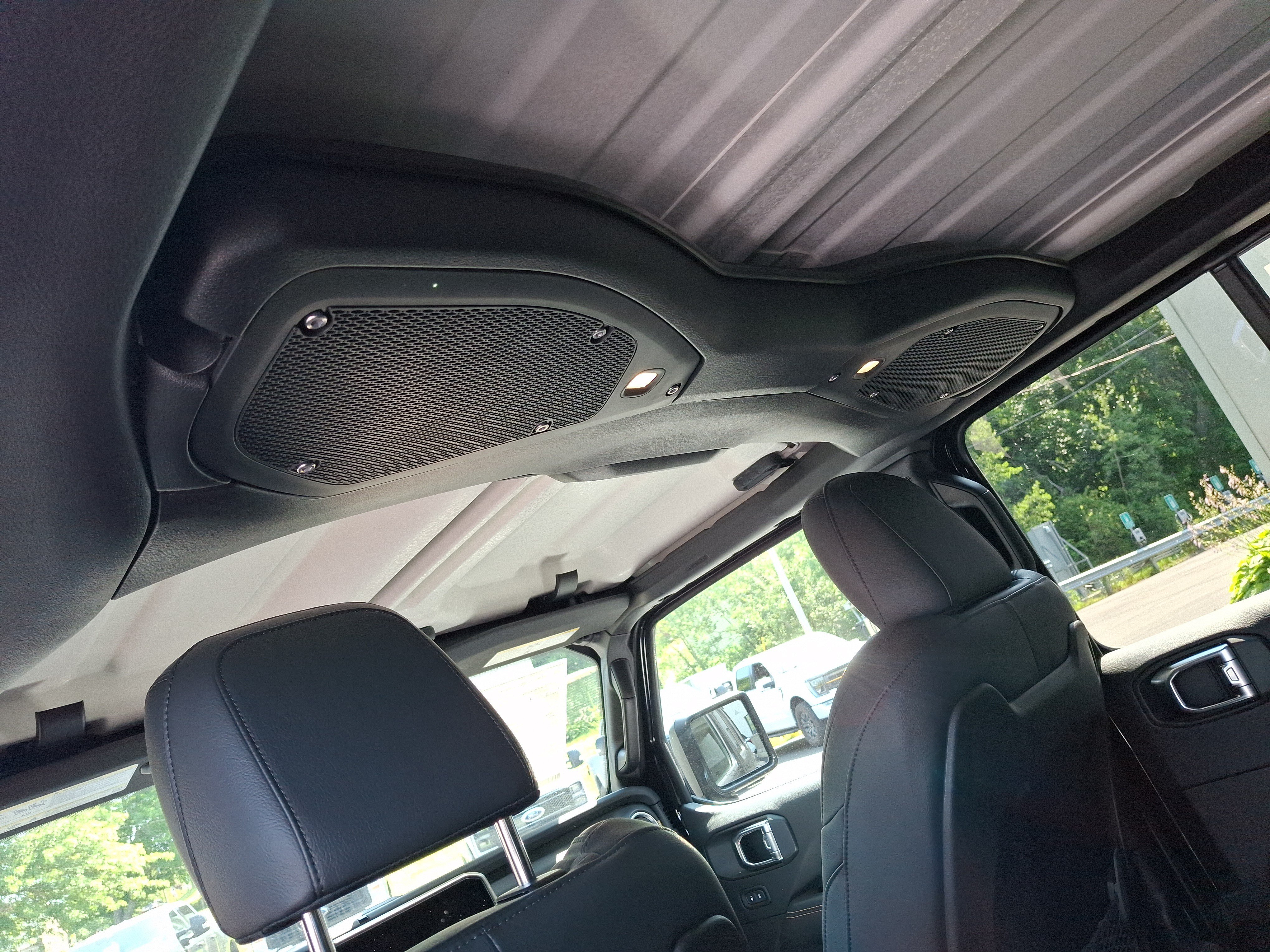 Used 2025 Black Clearcoat Jeep Sahara image 16