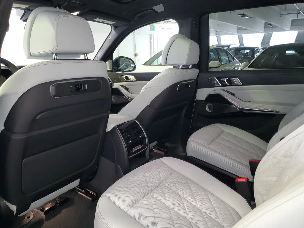 New 2027 White BMW xDrive40i image 11