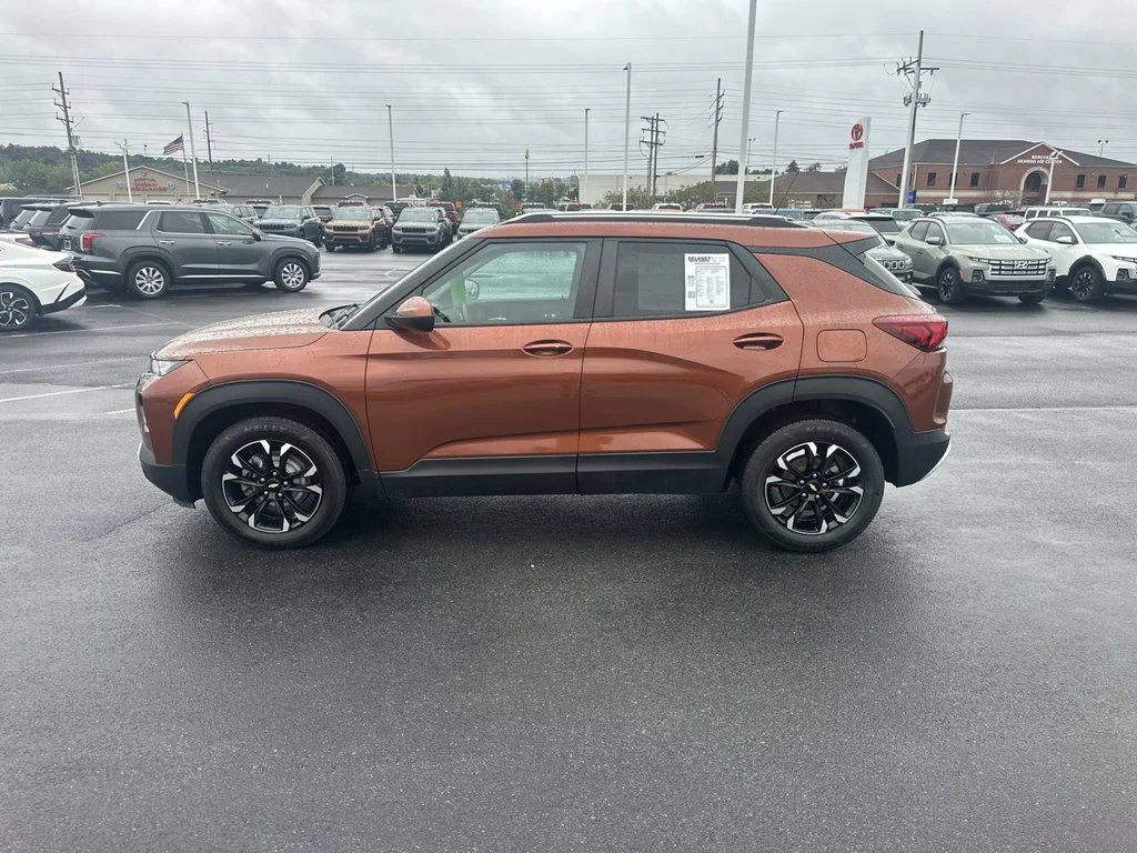 Used 2021 Orange Chevrolet LT image 5