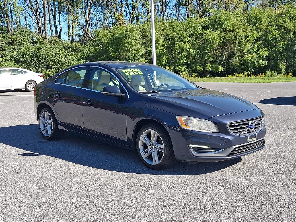 Used 2015 Blue Volvo T5 Premier image 3