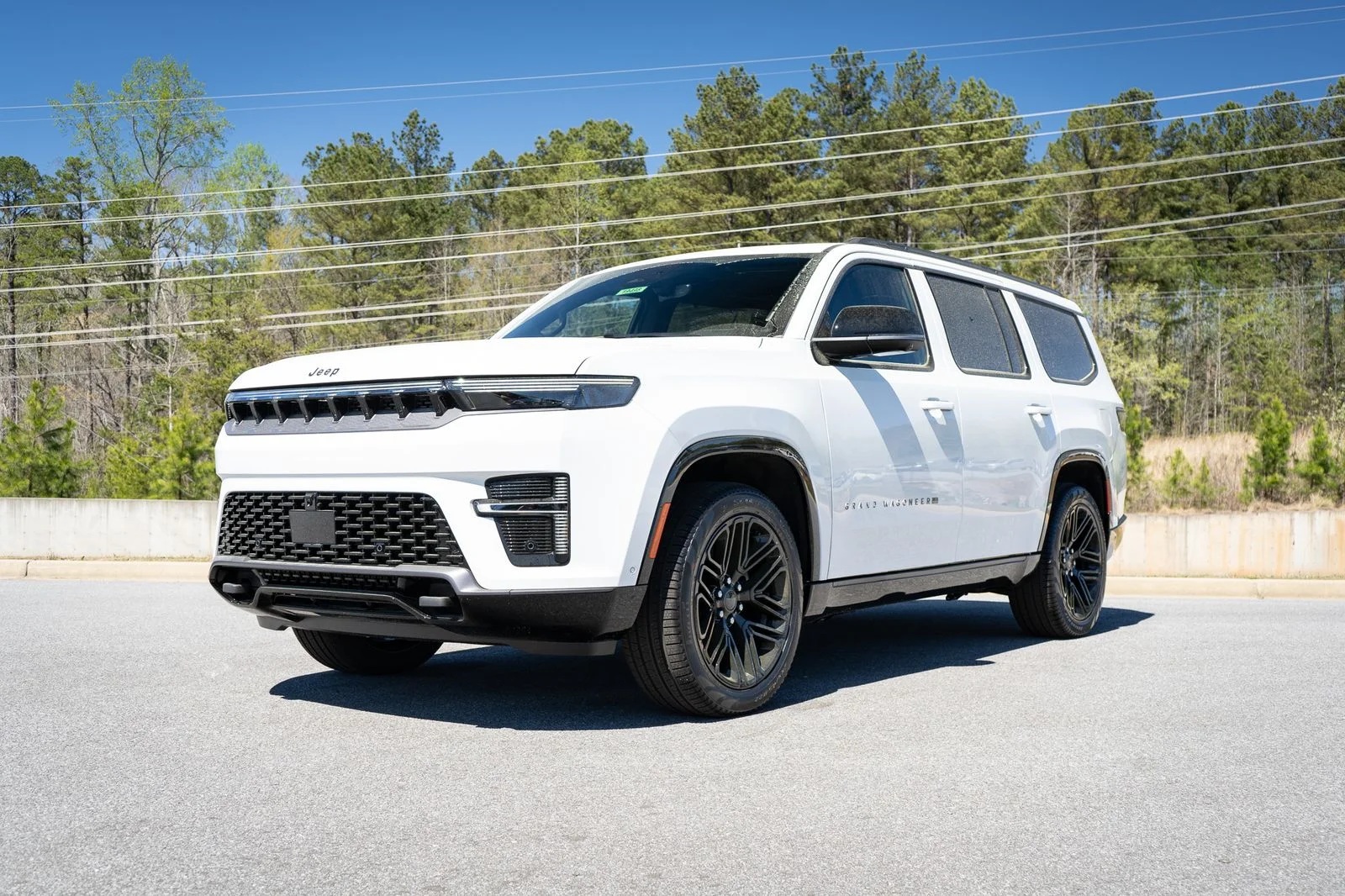 New 2026 Bright White Clear-Coat Exterior Paint Jeep Limited Reserve image 3