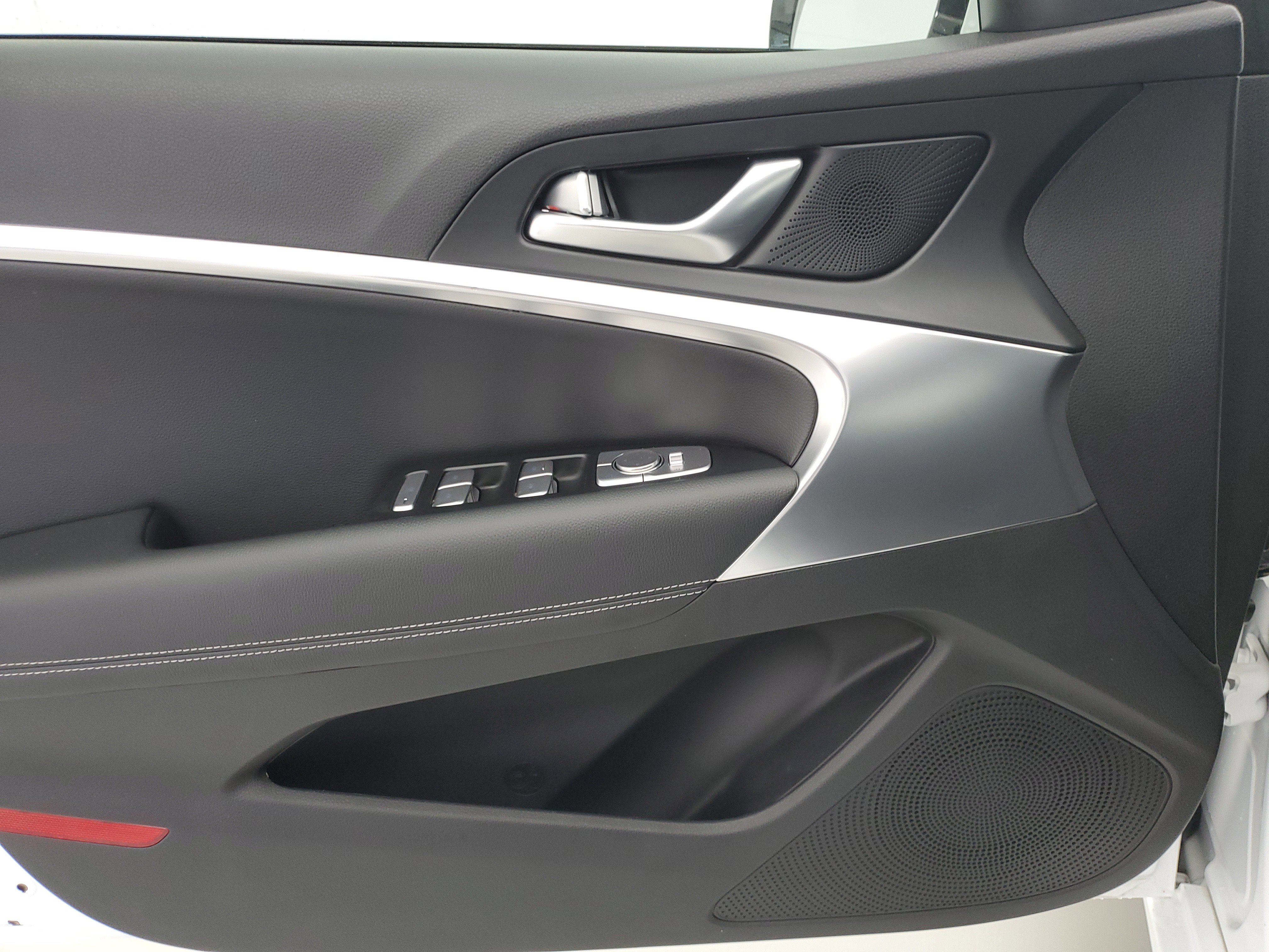 2025 GENESIS G70 Standard - Photo 19