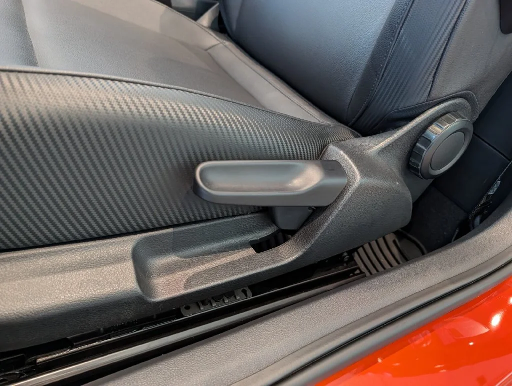 Used 2019 Orange Volkswagen 2.0T SE image 15