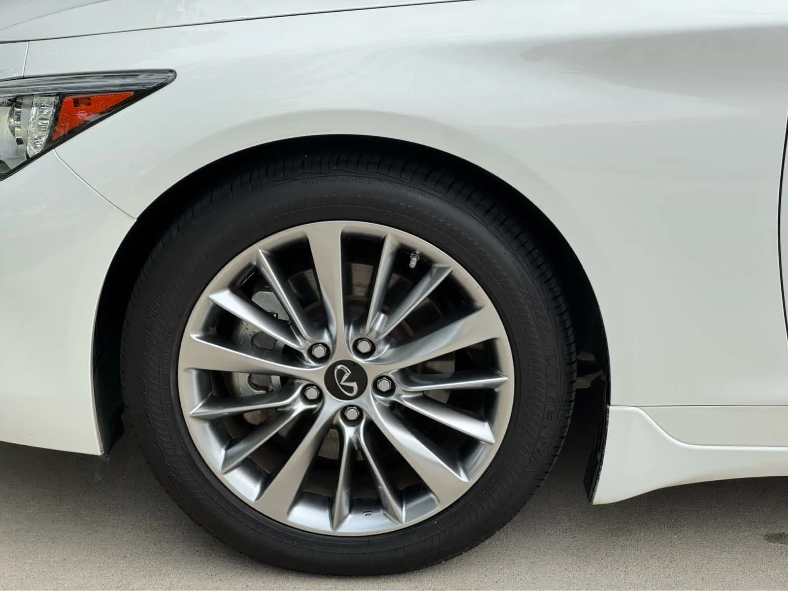 Certified Used 2023 Pure White INFINITI LUXE image 10