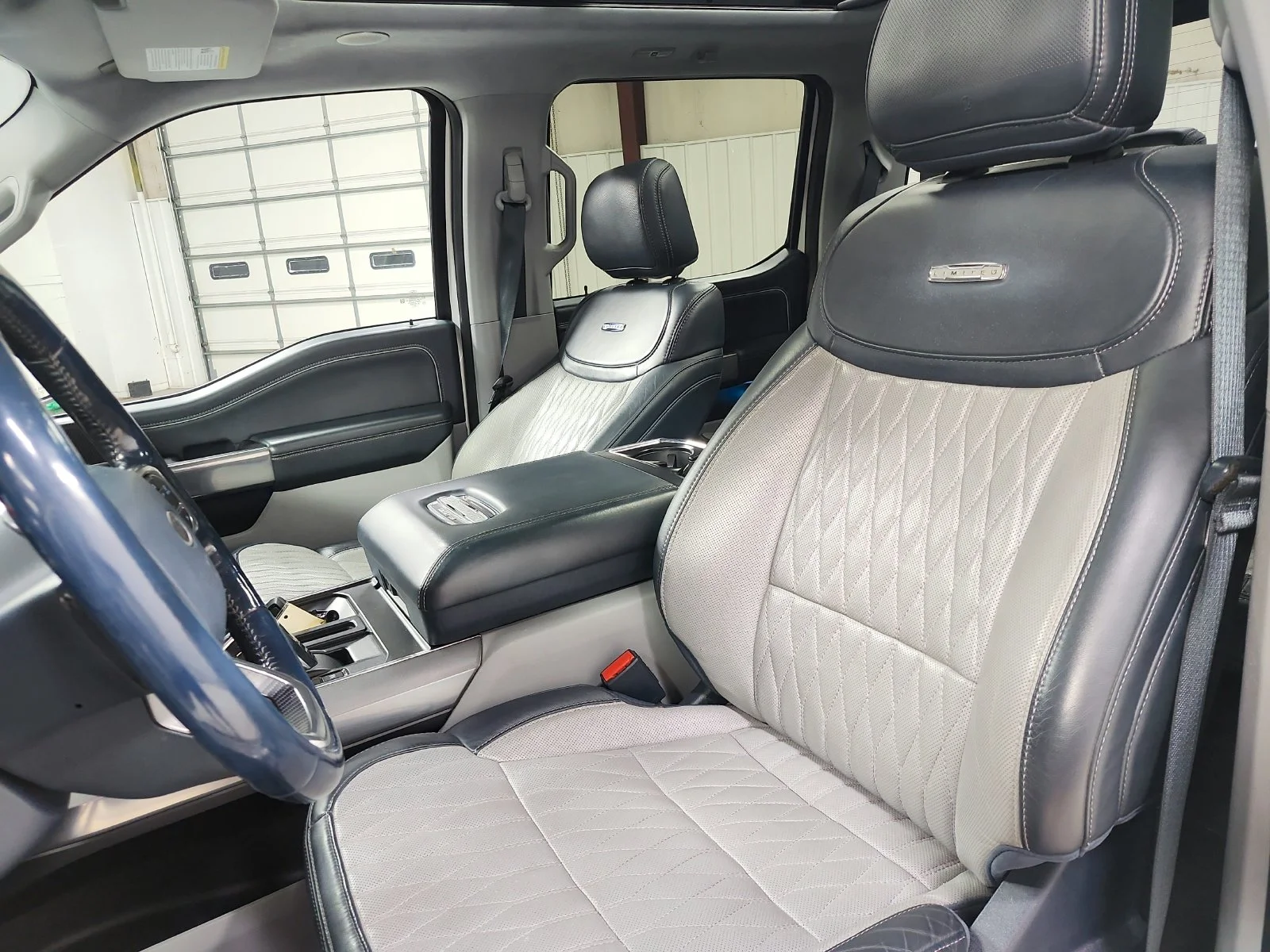 Used 2021 White Ford Limited image 10