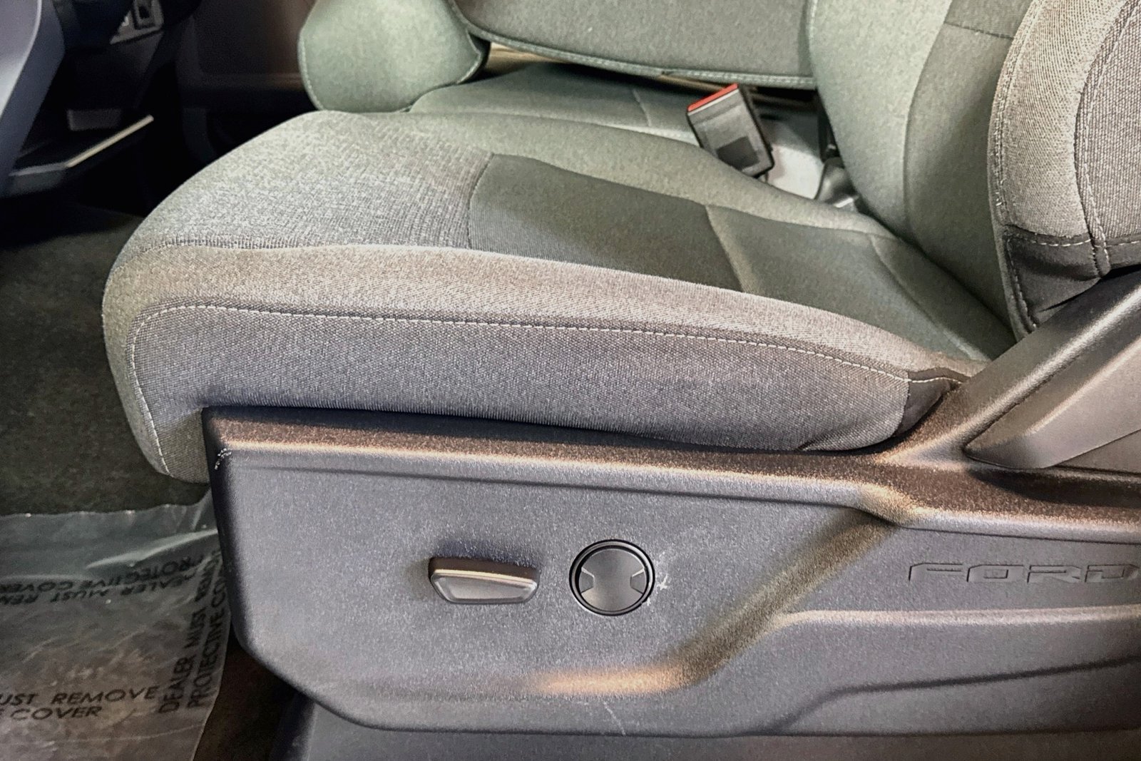 Used 2025 Agate Black Metallic Ford XLT image 18