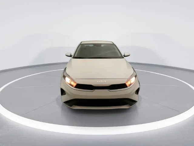 Used 2024 White Kia LXS image 9