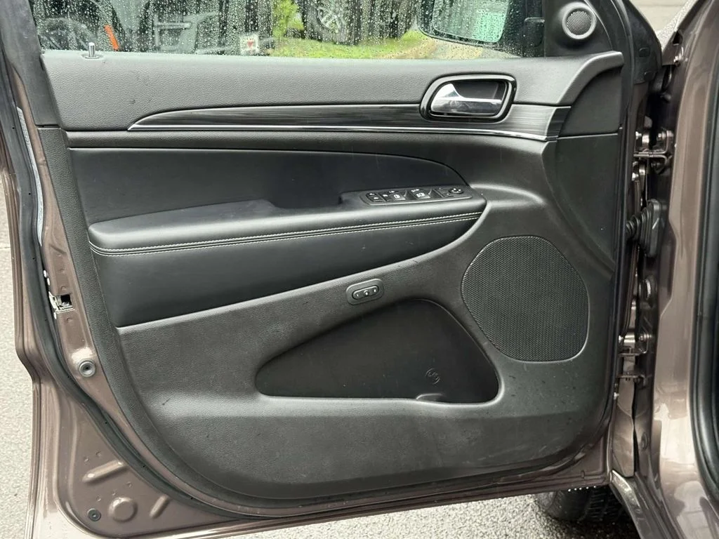 Used 2021 Brown Jeep Limited image 29