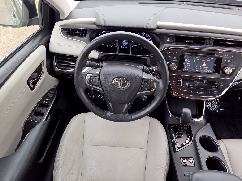 Used 2015 Cosmic Gray Mica Toyota XLE Premium image 4