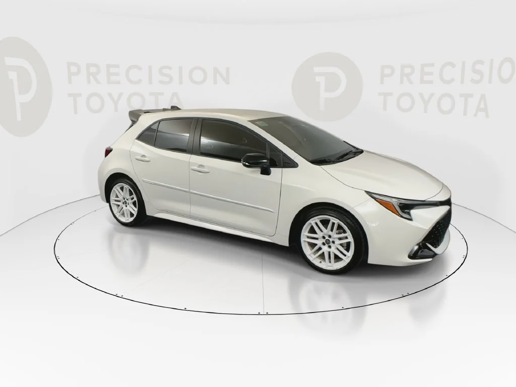 Used 2026 Ice Cap Toyota SE image 3