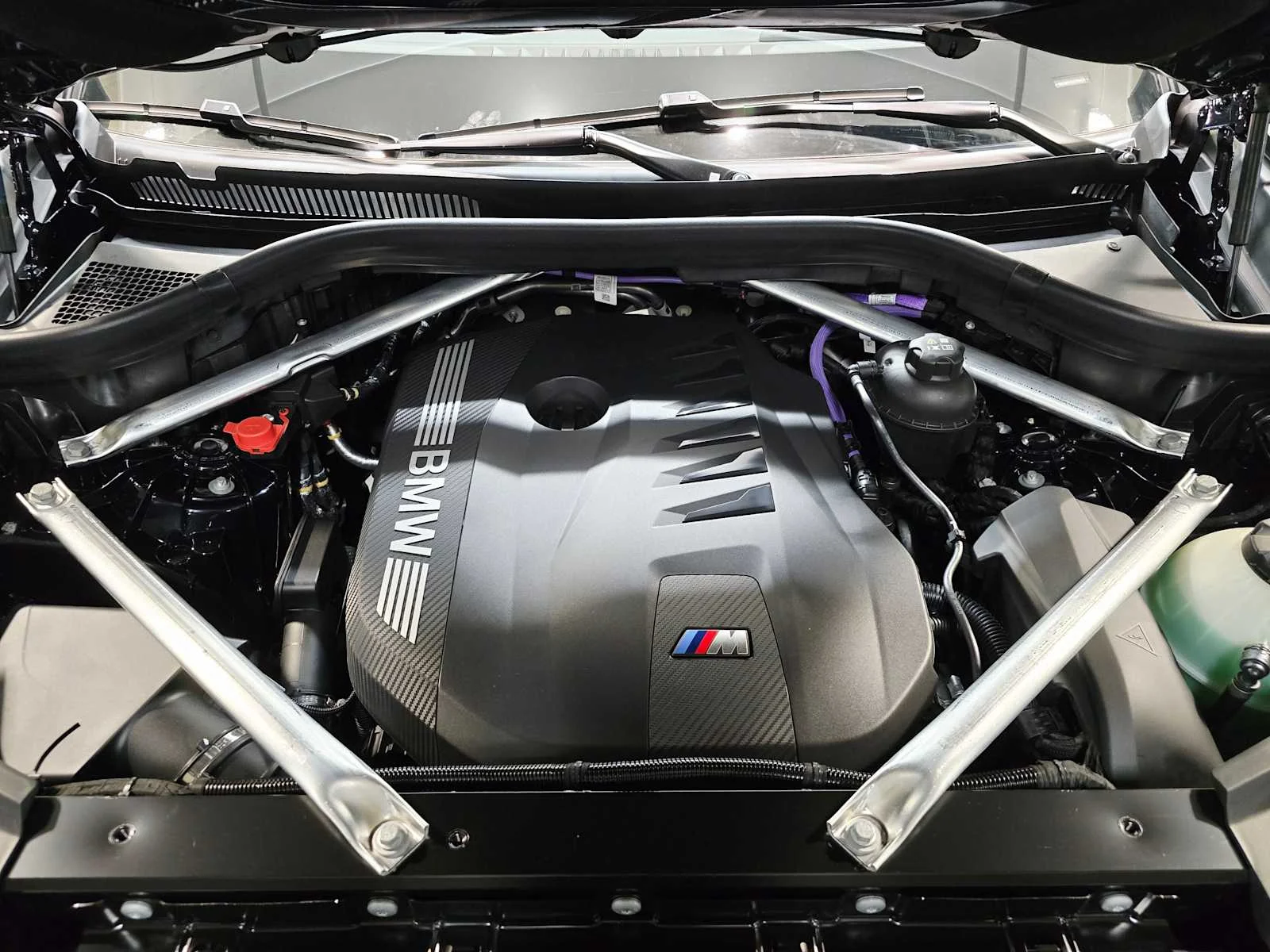 New 2026 Carbon Black Metallic BMW xDrive40i image 9