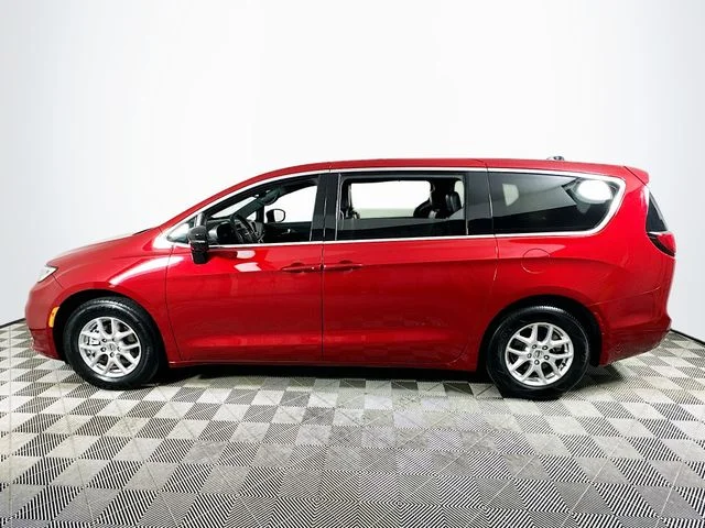 Certified Pre-Owned 2025 Chrysler Pacifica Select