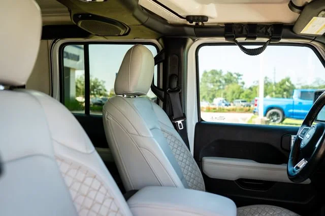 Used 2022 Bright White Clearcoat Jeep High Altitude image 8