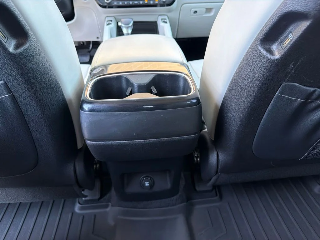 Used 2022 White Kia S image 23