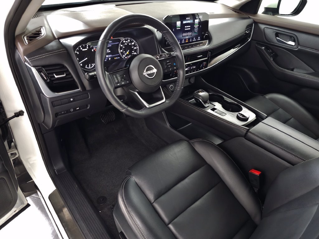 Used 2023 White Nissan SL image 16