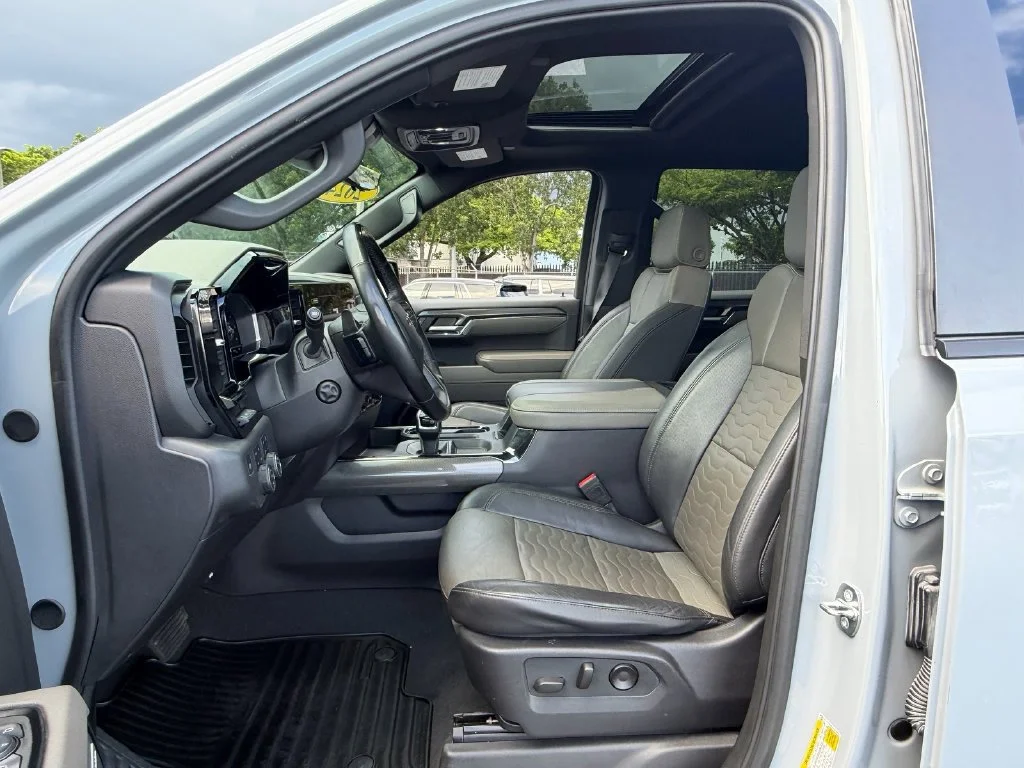 Used 2024 Gray Chevrolet ZR2 image 9