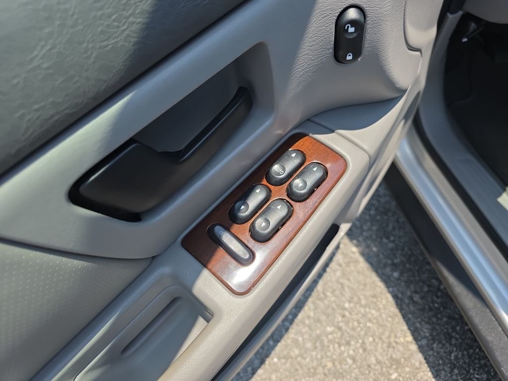 Used 2007 Silver Frost Clearcoat Metallic Ford SEL image 19
