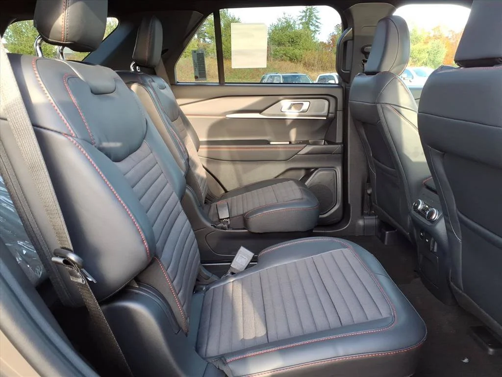 2026 Ford Explorer ST-LINE - Photo 11