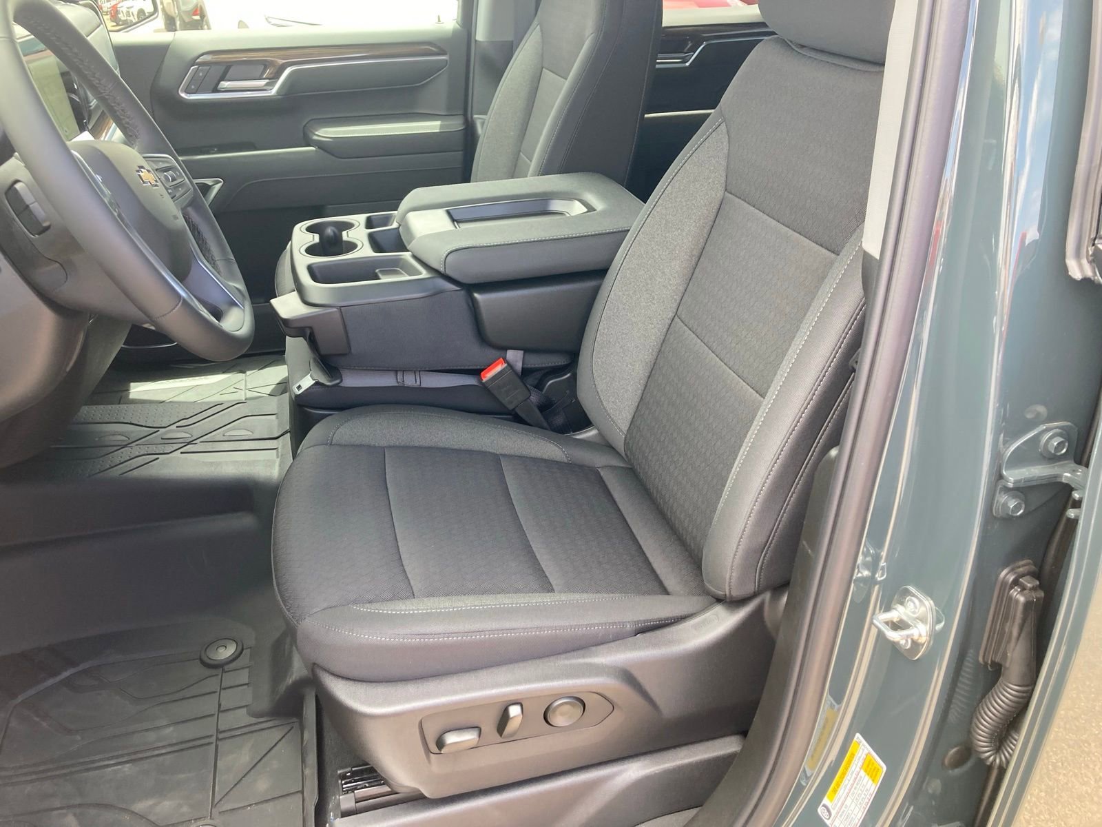 2025 Chevrolet Silverado 1500 LT - Photo 33