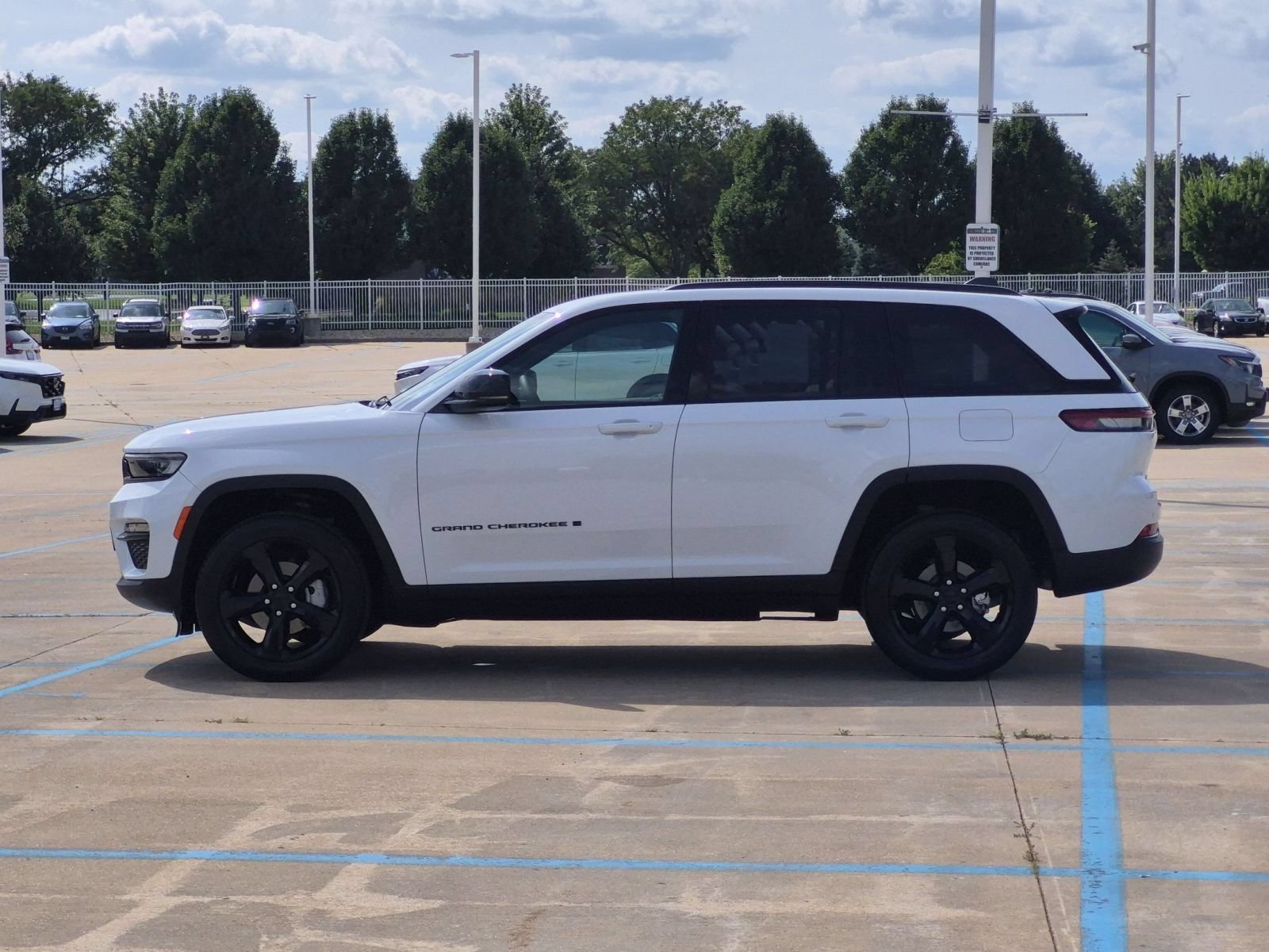 Used 2024 Bright White Clearcoat Jeep Limited image 9