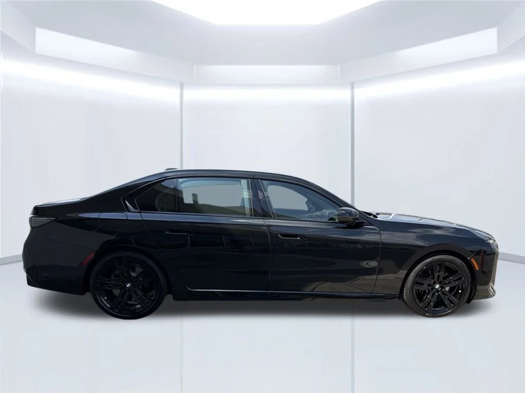 New 2027 Black BMW 740 xDrive image 7