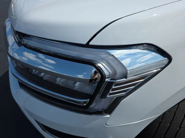 Used 2023 Oxford White Ford Limited image 32