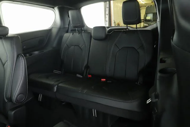 2026 Chrysler Pacifica Select - Photo 29