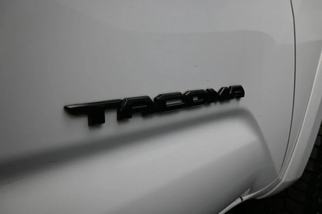 Used 2022 White Toyota SR5 image 9