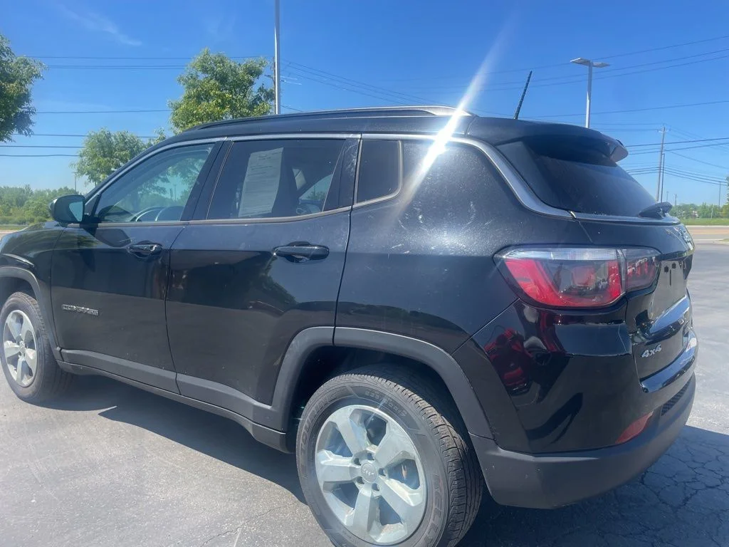 Used 2019 Black Jeep Latitude image 9