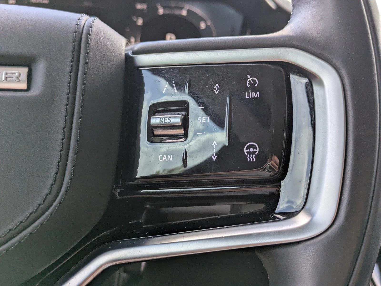 Used 2024 Fuji White Land Rover SE image 26