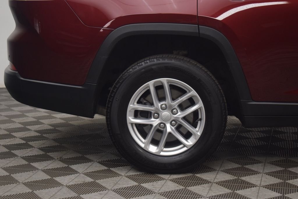 Used 2025 Velvet Red Pearlcoat Jeep Laredo image 36