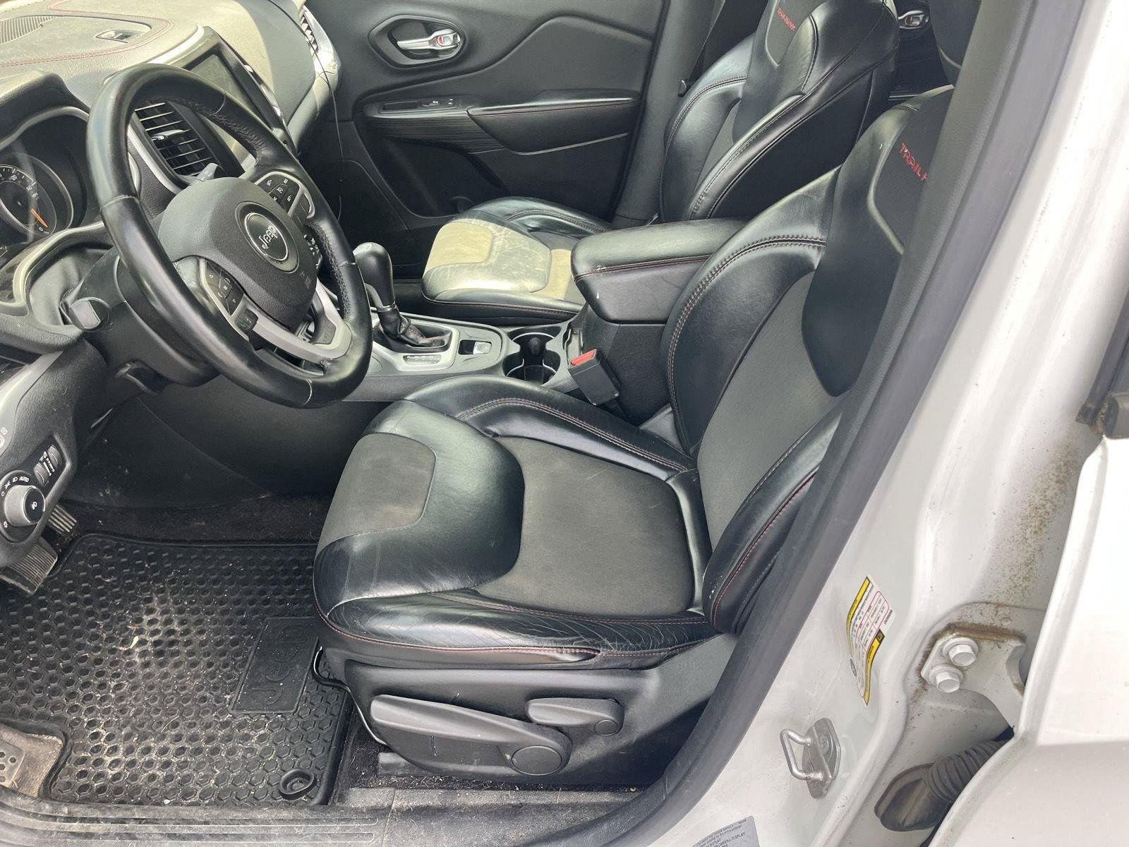 Used 2016 Bright White Clearcoat Jeep Trailhawk image 11