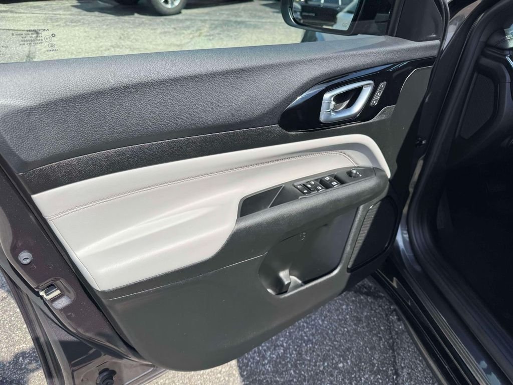 Used 2023 Gray Jeep Limited image 15