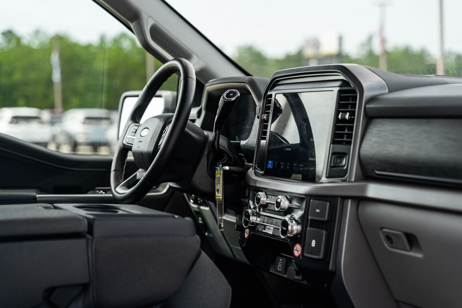 2025 Ford F-150 XLT - Photo 12
