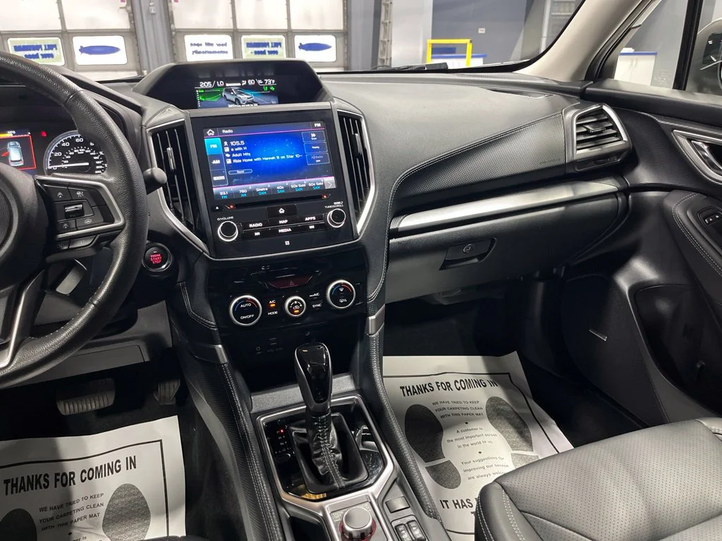 Used 2020 Crystal White Pearl Subaru Limited image 23