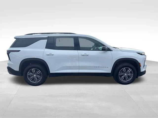 Used 2026 Summit White Chevrolet LT image 7