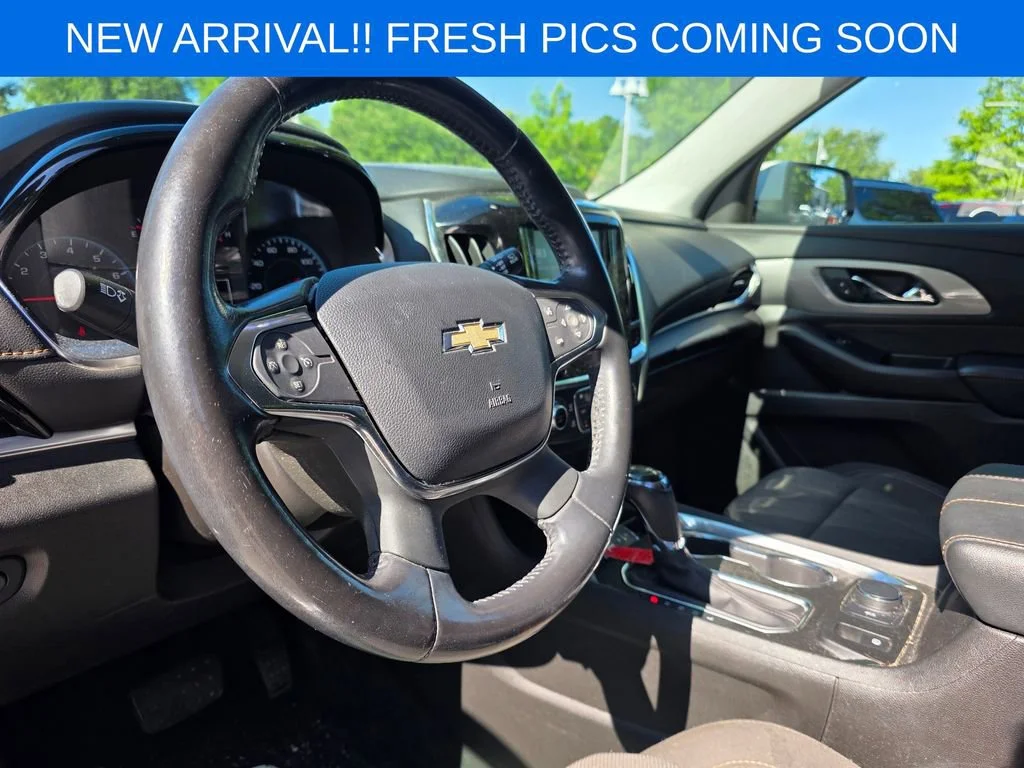Used 2019 IRIDESCENT PEARL TRICOAT Chevrolet LT Cloth image 7