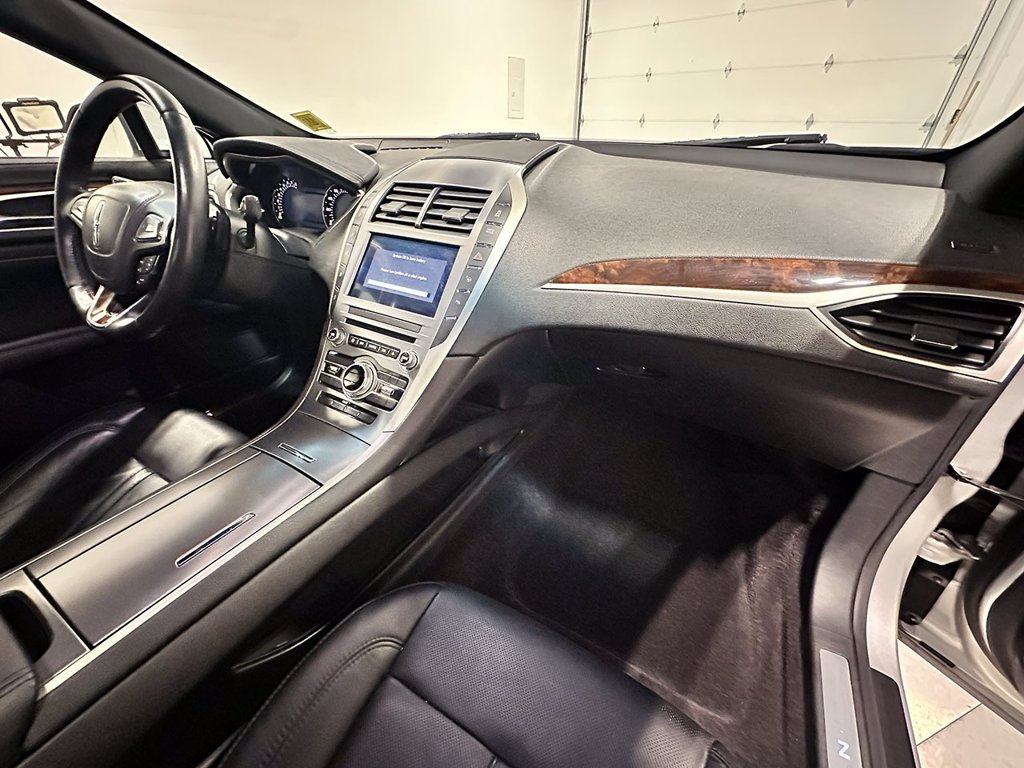 Used 2017 Silver Lincoln Reserve image 27