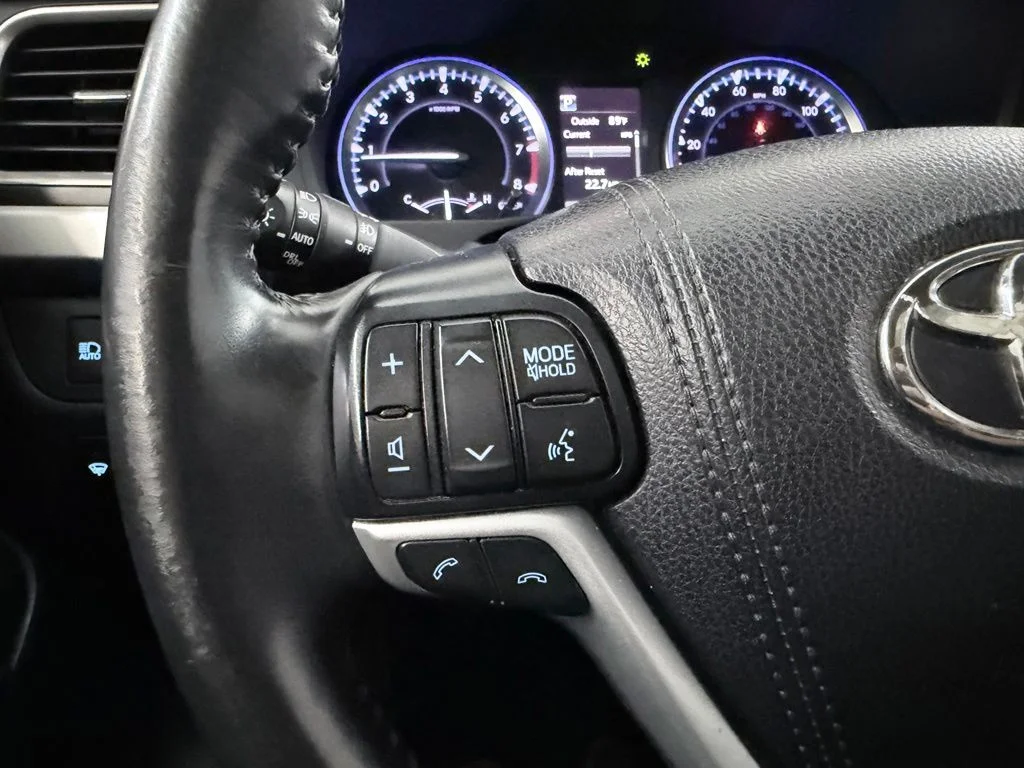 Used 2019 Black Toyota XLE image 22