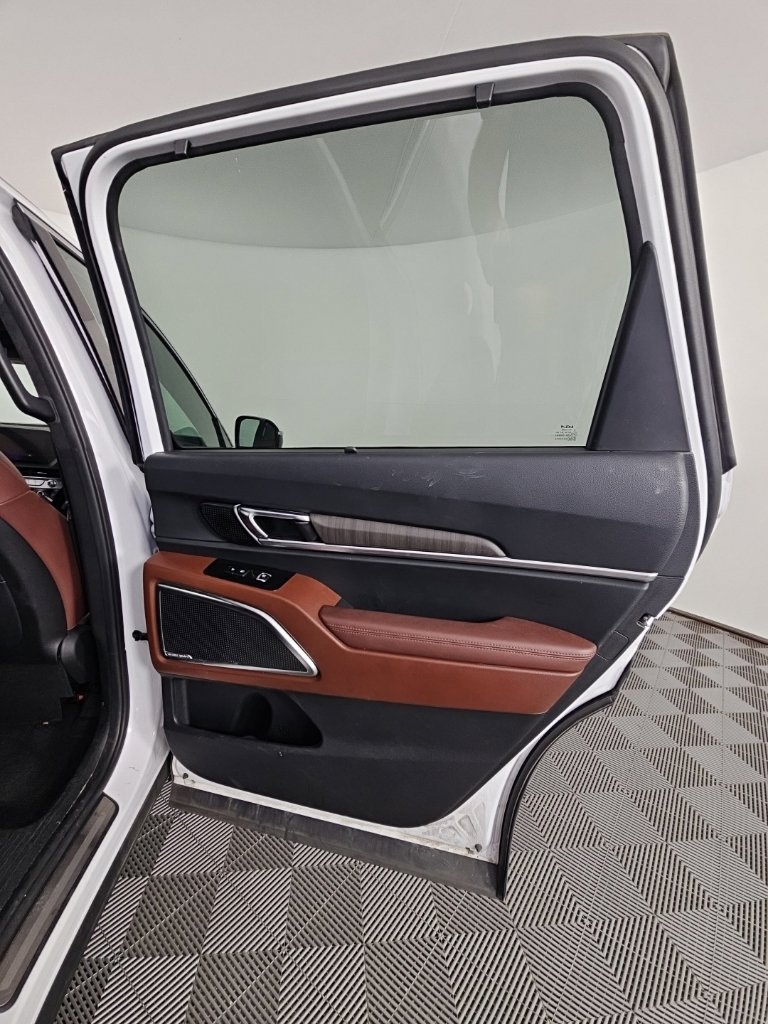 Used 2023 White Kia SX-Prestige image 18