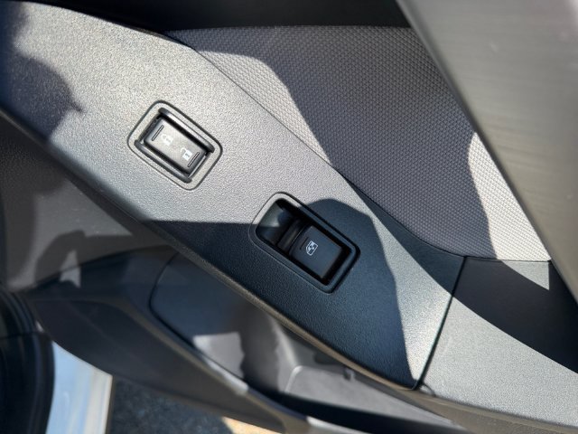 Used 2015 White Subaru 2.5i Premium image 34