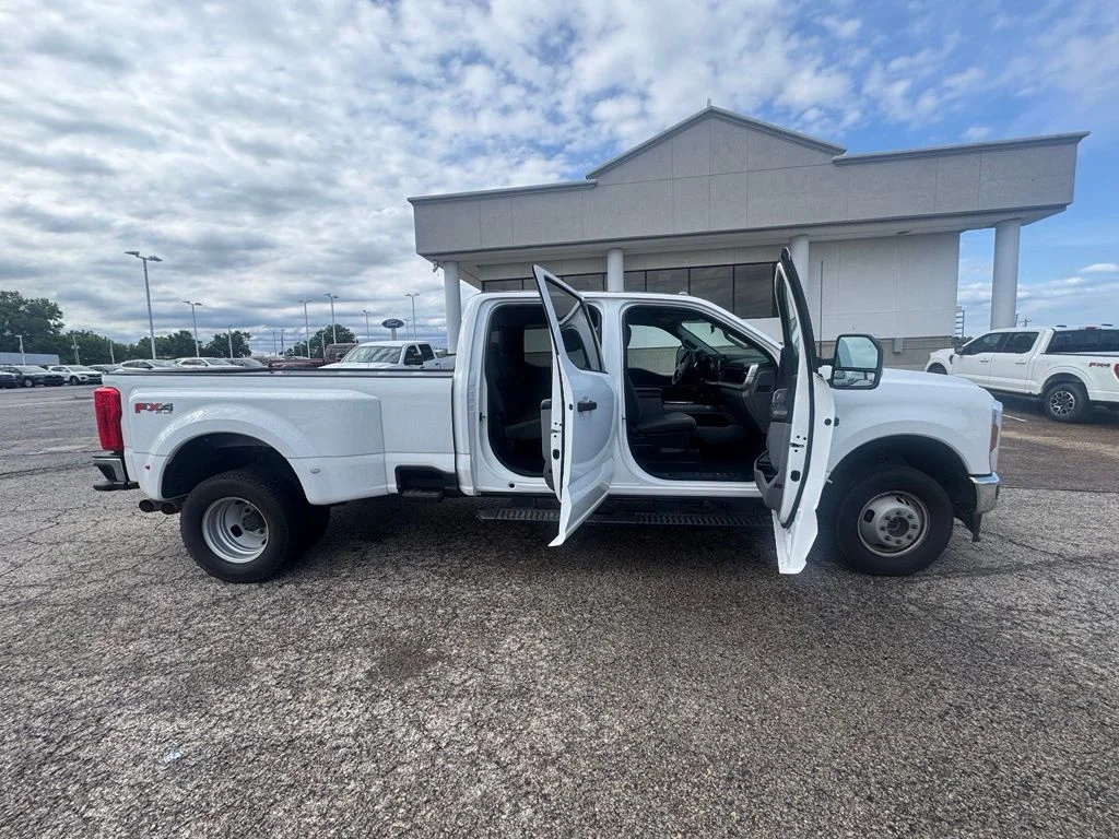 Certified Used 2025 Oxford White Ford XLT image 8