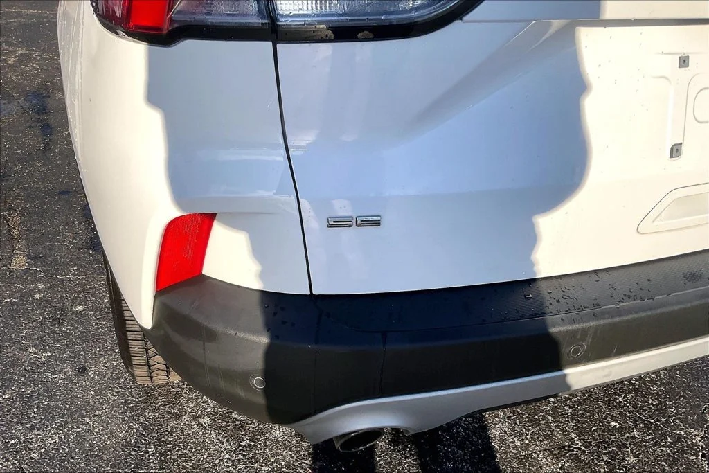 Certified Used 2022 Oxford White Ford SE image 7