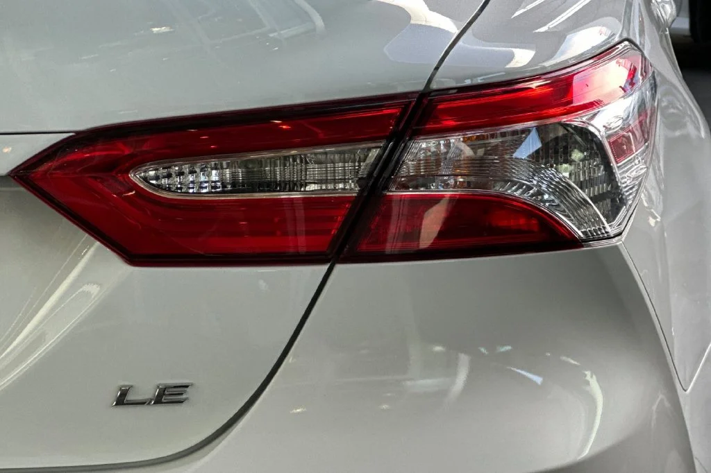 Used 2020 White Toyota LE image 25