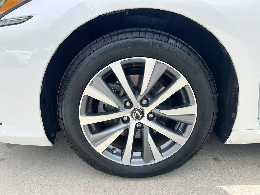 Used 2019 White Pearl Lexus 350 image 9