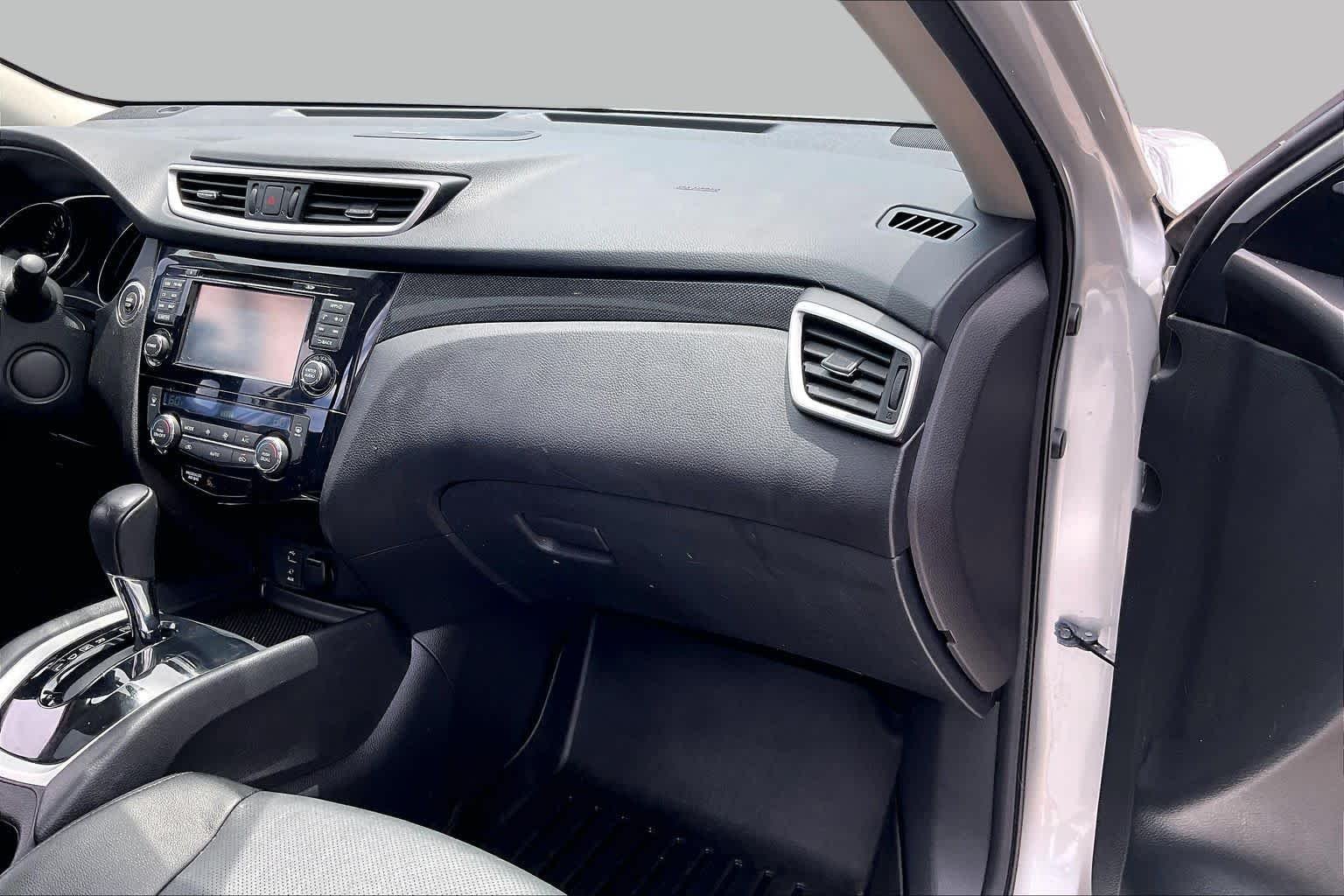 Used 2016 BRILLIANT SILVE Nissan SL image 19