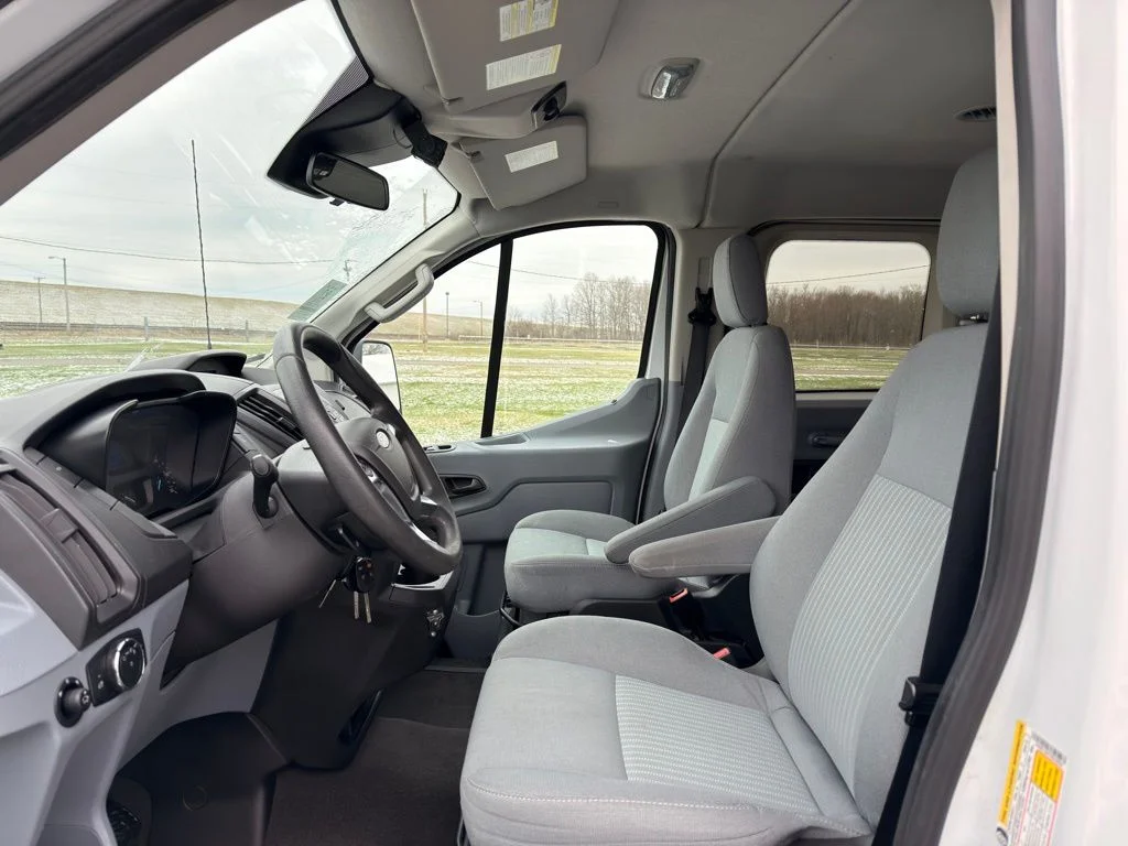 Used 2015 White Ford XLT image 2