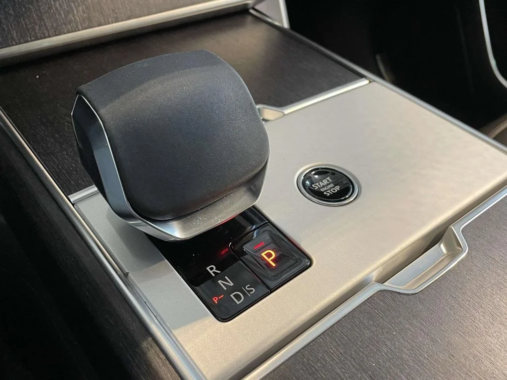 New 2026 Carpathian Grey Land Rover SE image 31