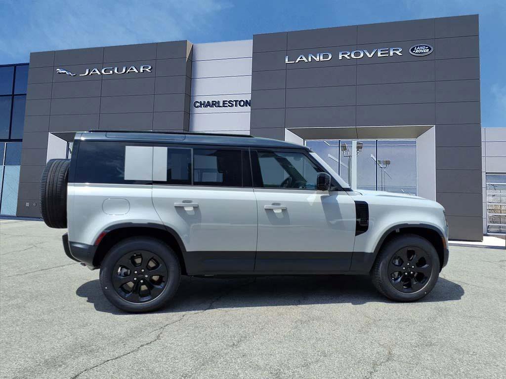 New 2026 Borasco Grey Metallic Land Rover S image 6